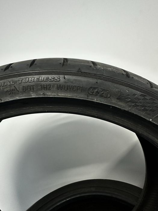 2 бр Гуми Kumho 235/35/19