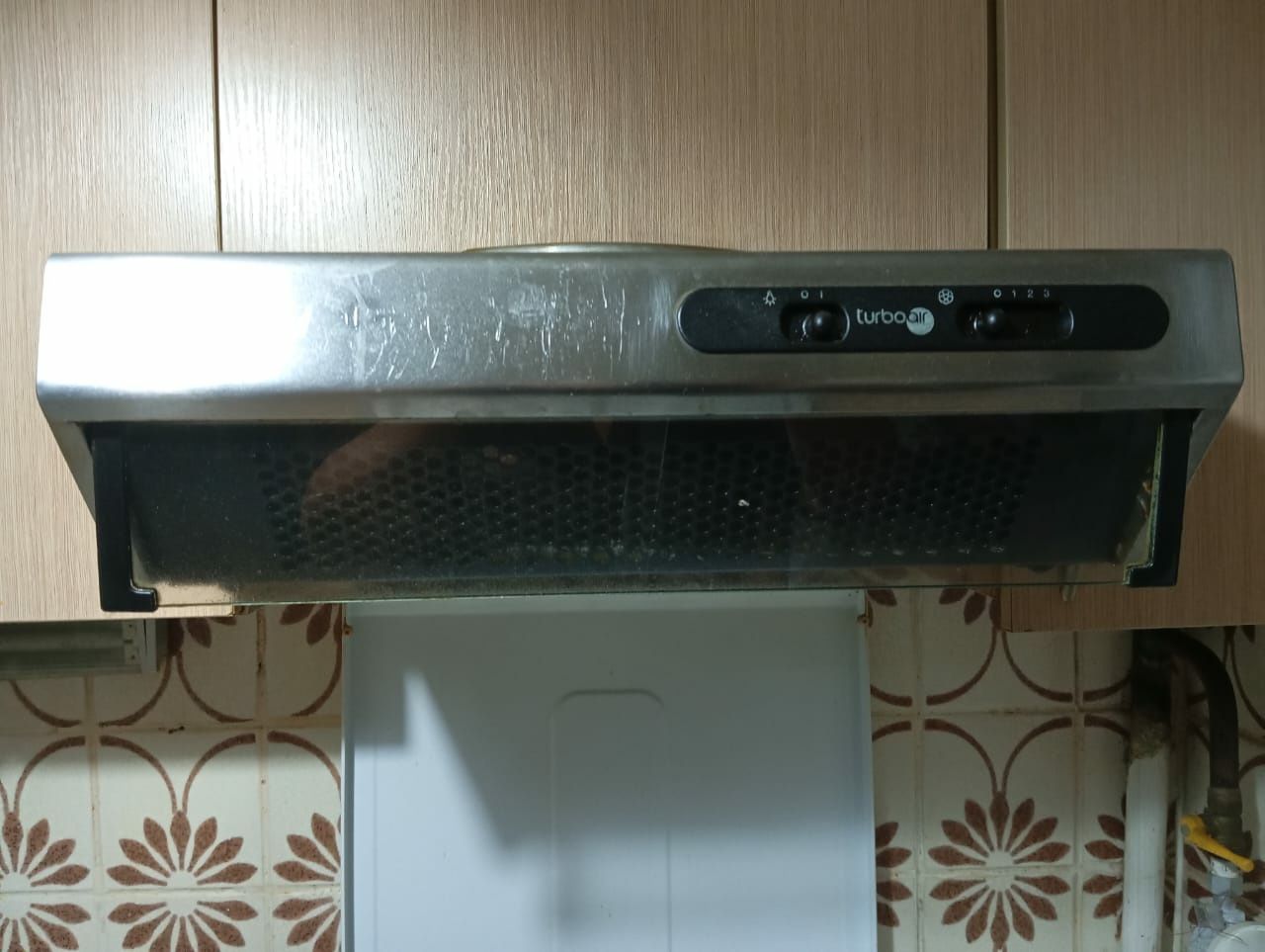 Продам вытяжку металлическую