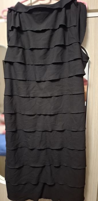 Vând 2 rochii una de seara iar una de zi înflorată din H&M