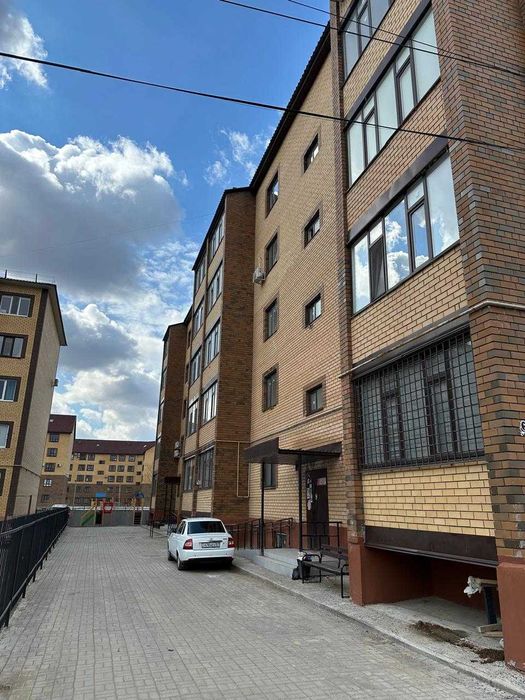 продам пластиковое окно в предновом состоянии 3ной стеклопакет 2 штуки