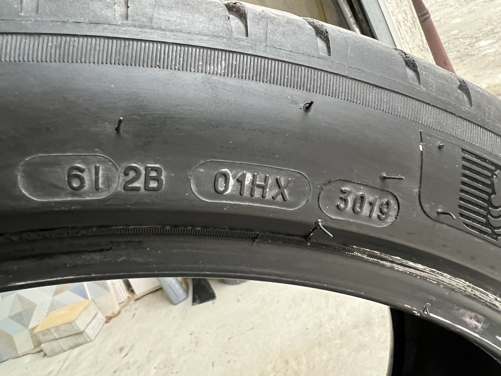 2 броя летни Michelin 295/35/21