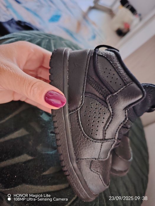 Adidași Jordan, mărimea 25