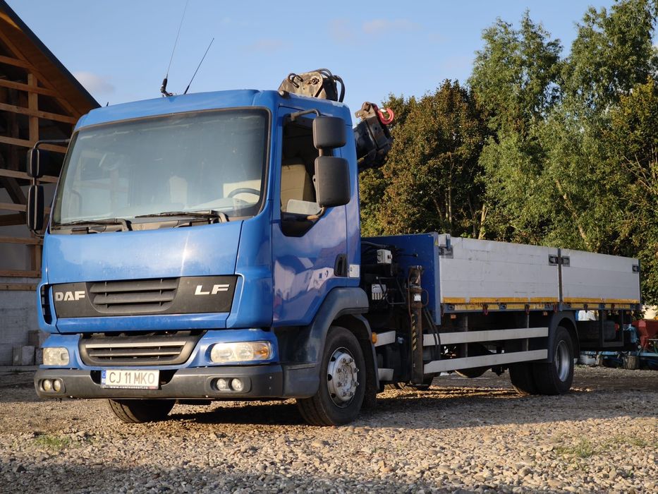 Camion DAF cu macara
