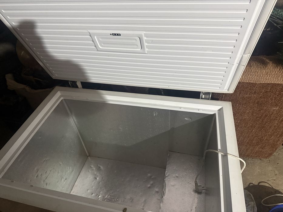 Продам Морозильную ветрину