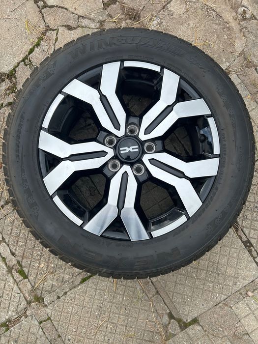 Продавам чисто нови гуми с джанти за Дачия Дъстър