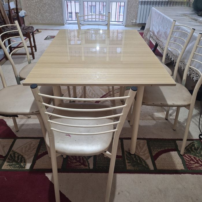 Стол и стулья для кухни комплект. Б/У