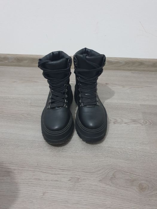 Bocanci Bershka 35