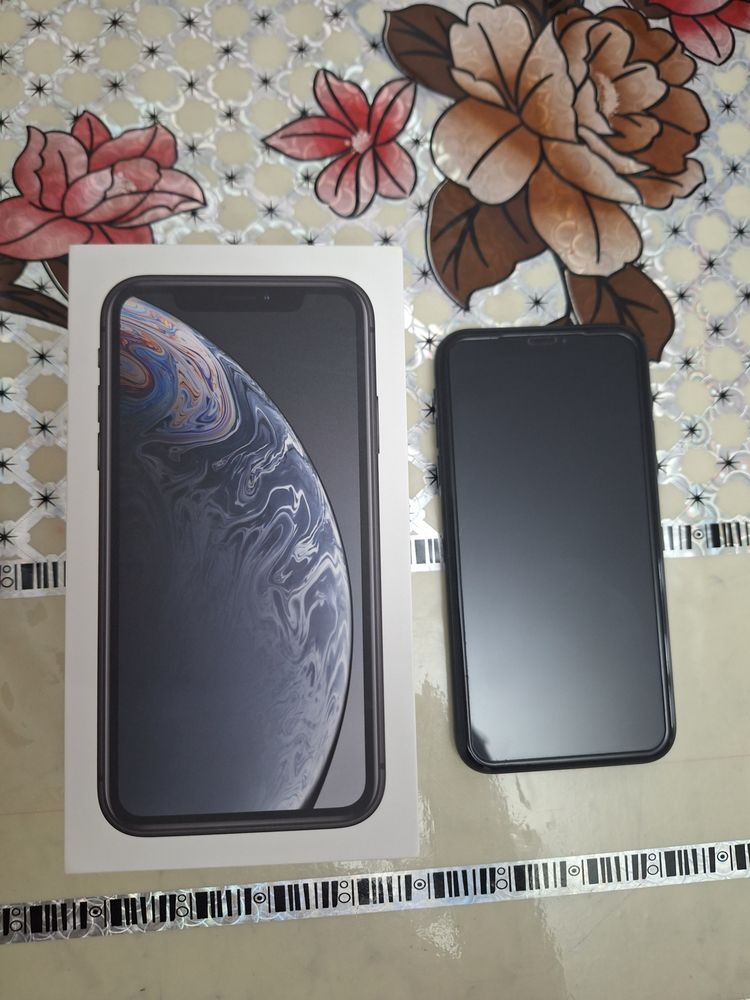 Продам I Phone XR