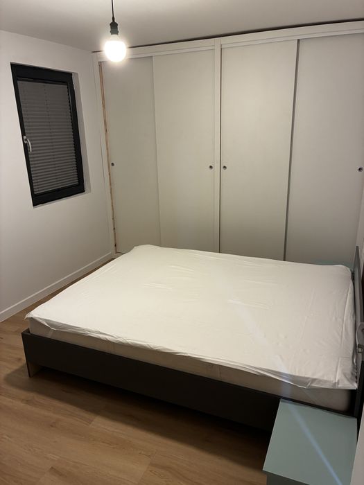 Inchiriez apartament casa duplex, 2 dormitoare, curte, loc de parcare