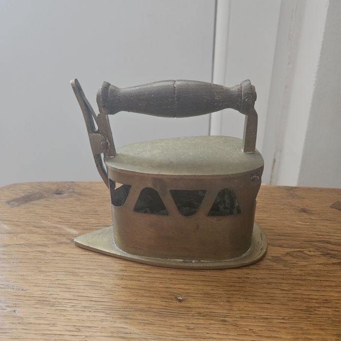 3 fiare de călcat vintage