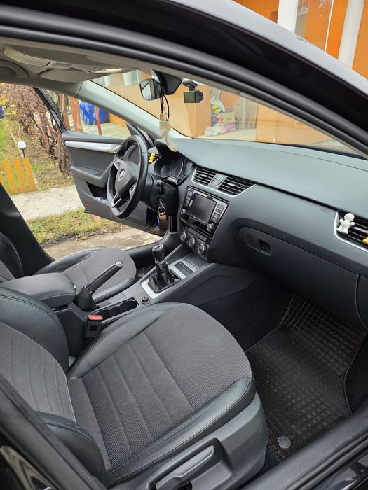 Vând Skoda Octavia III