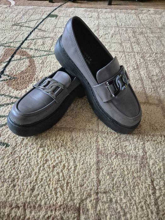 Продам женские туфли