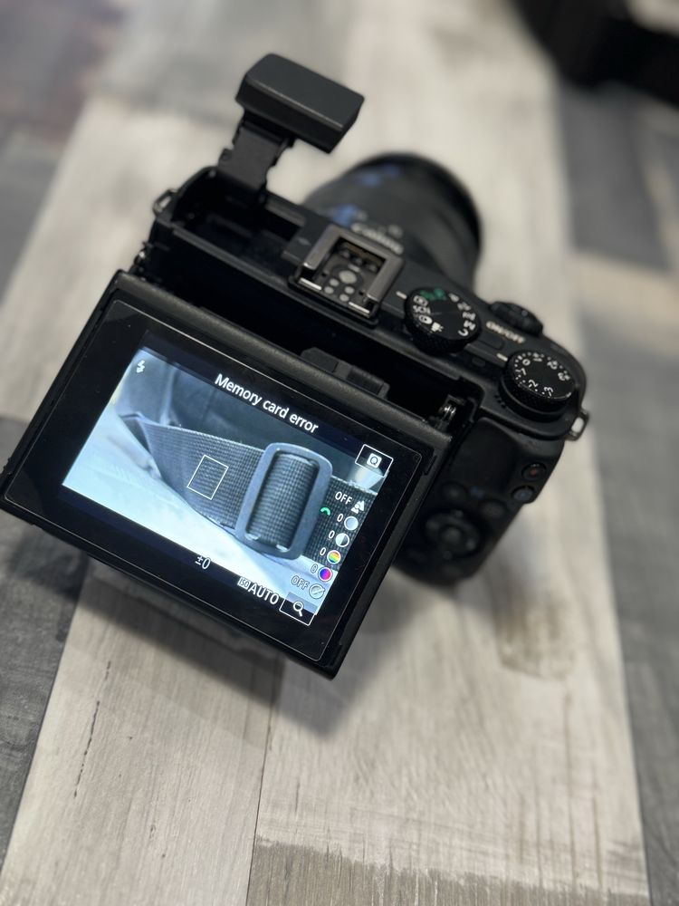 Canon EOS M3 + 15-45mm IS STM | Зарядно + 2 батерии | Работи отлично