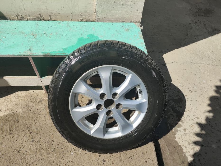 Диски с зимними покрышками 215/60/16