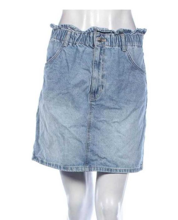 Пола 
Къса дънкова пола H&M Divided EUR 40