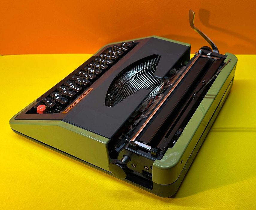 Пишеща Машина Хеброс 1300 Ф 3 цвята с нова лента клавиатура Кирилица