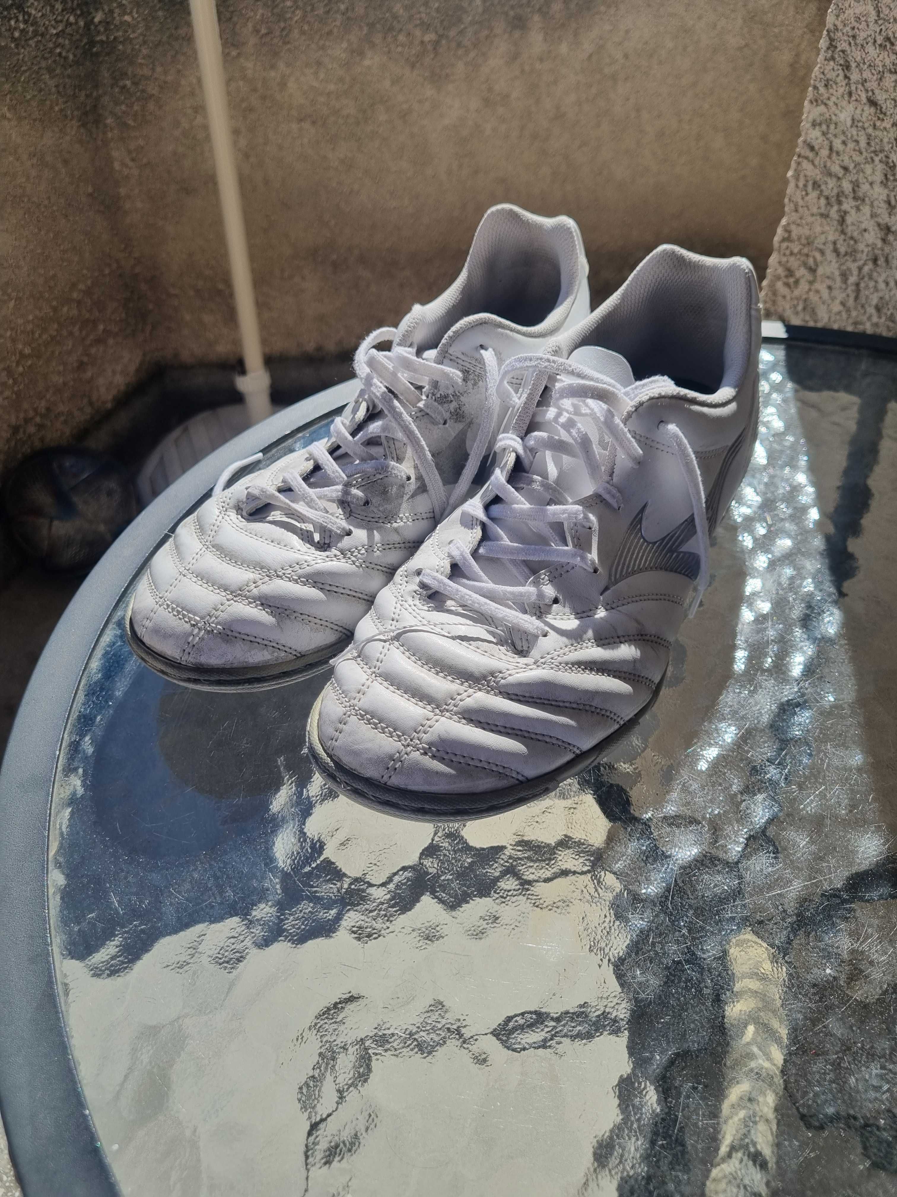 Футболни обувки Mizuno . Стоножки 42.5