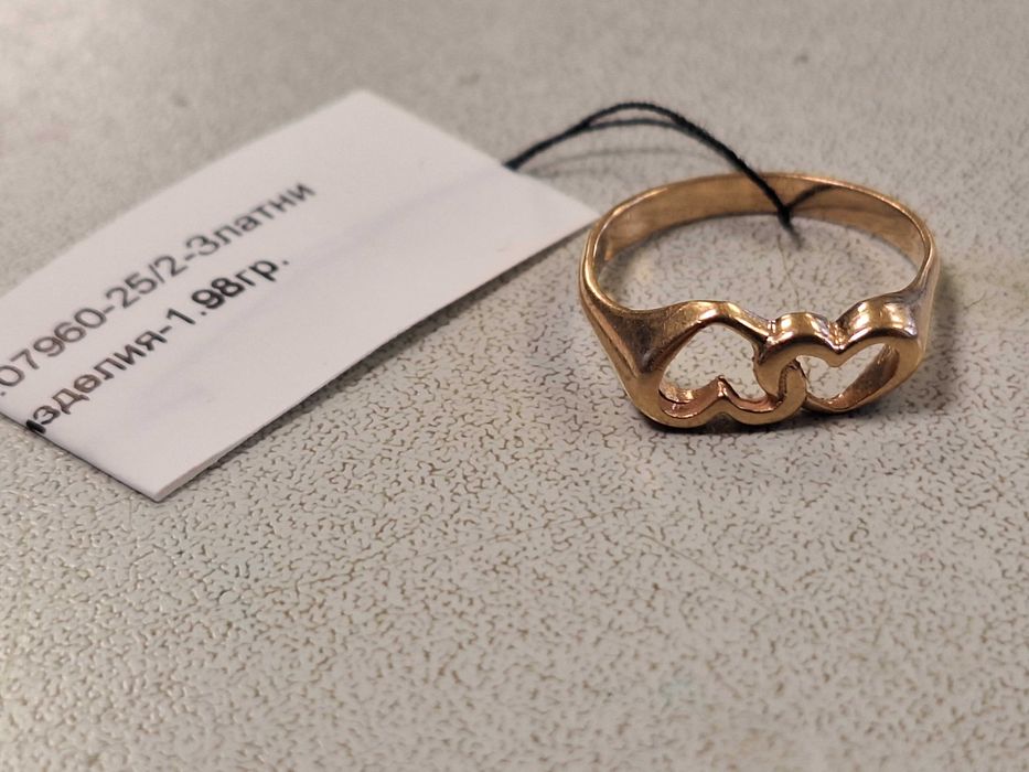 Дамски златен пръстен 1,98гр.