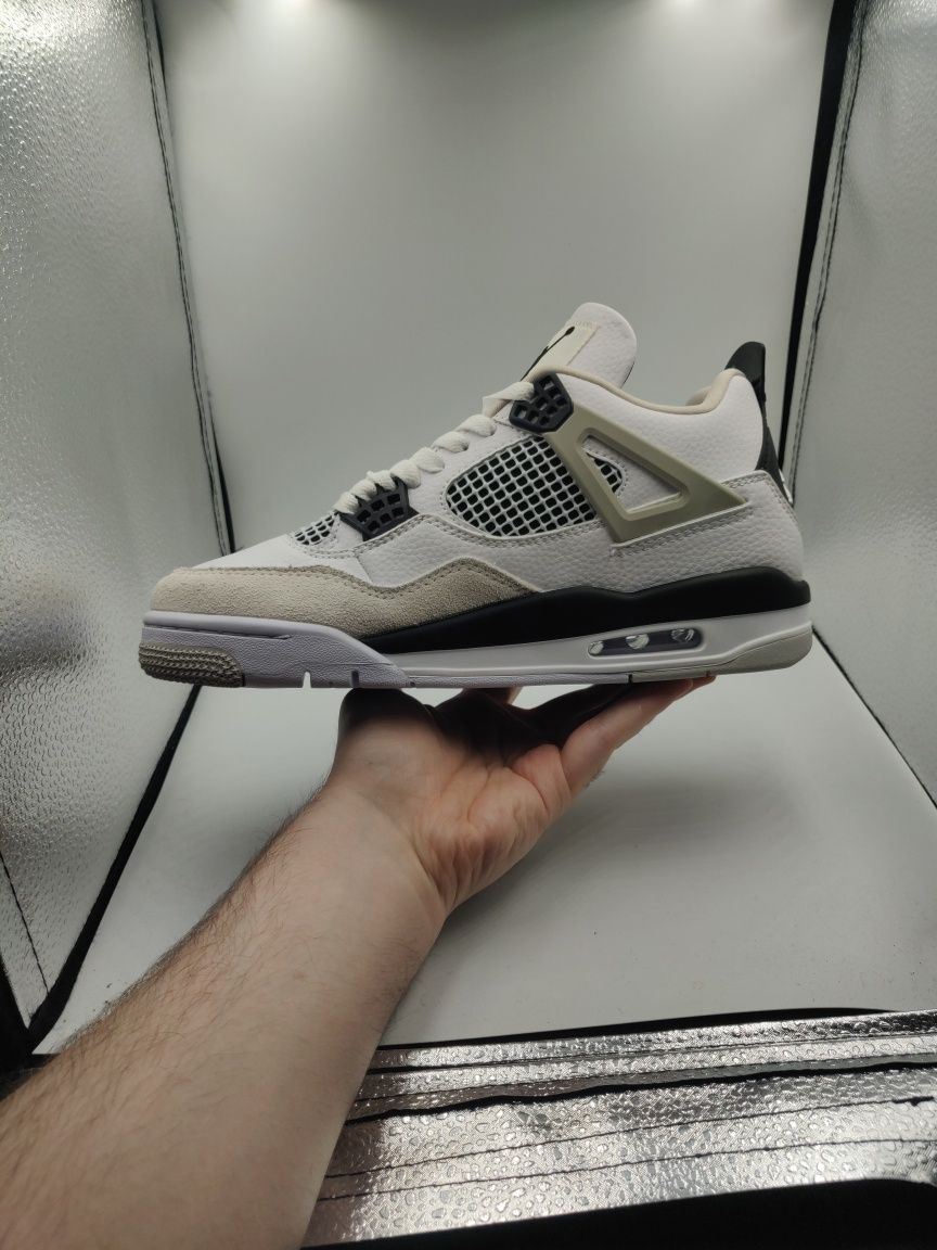 Jordan 4 Military Black, 41 și 42