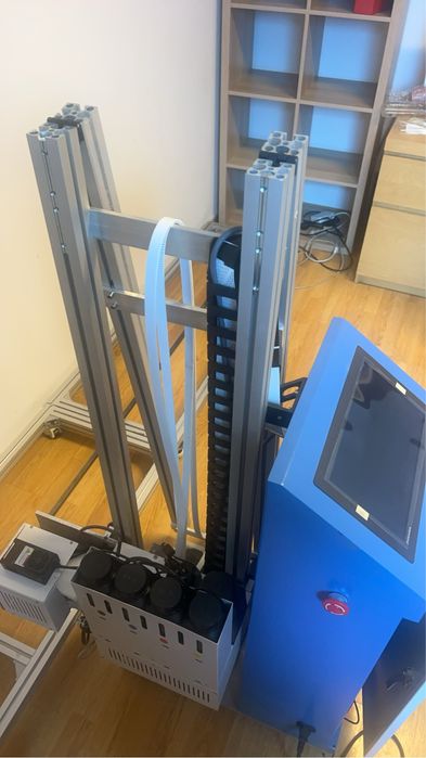 imprimanta 3D verticala perete