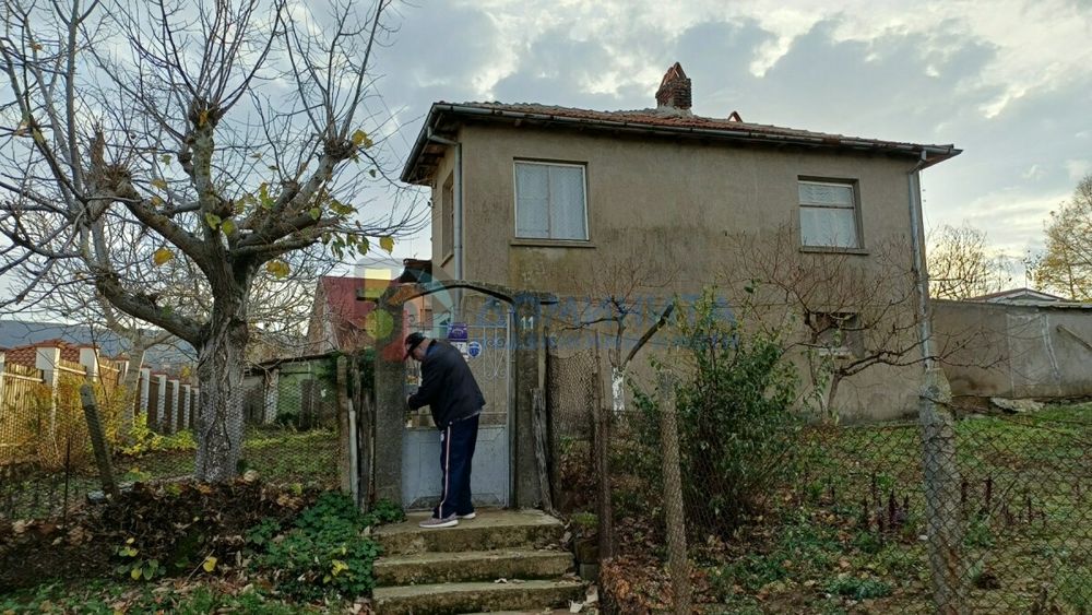 Здрава ,голяма къща в с.Велика!