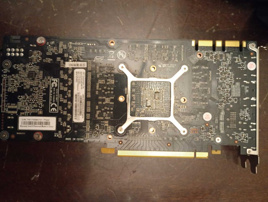 Vand placa video PNY 8 gb (1070) ddr5 pret 800 lei