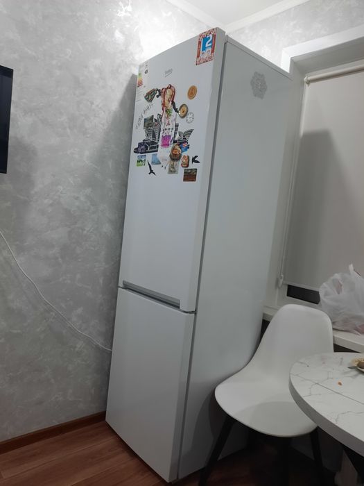 Холодильник белого цвета