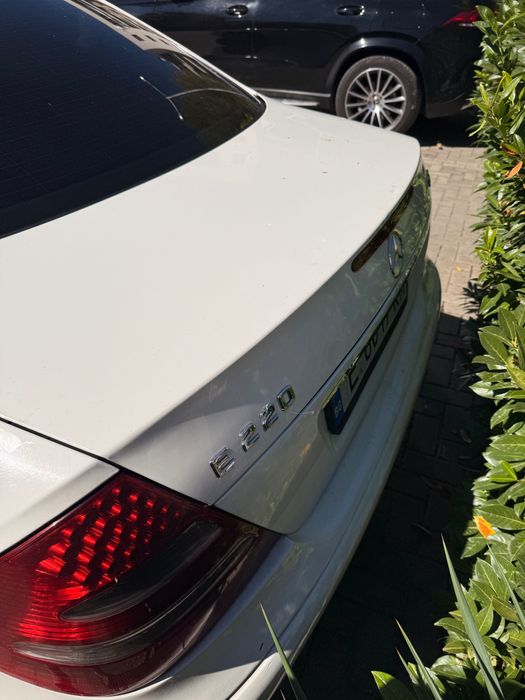 Придава се Mercedes E220