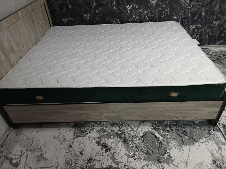 Двухспальнная кровать