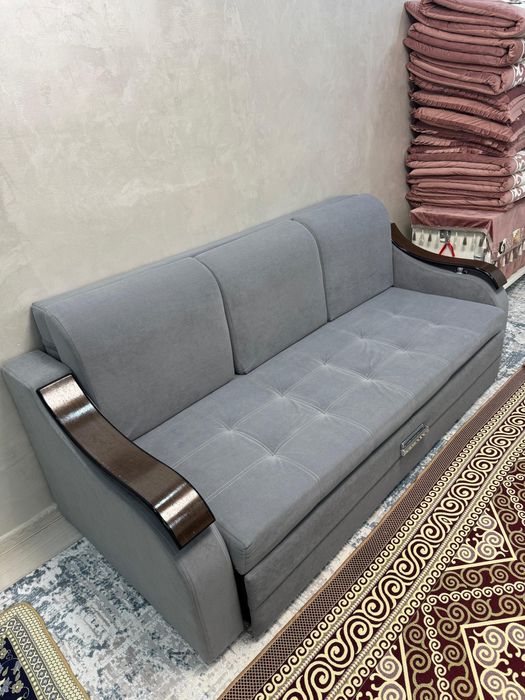 Продается диван гостиной