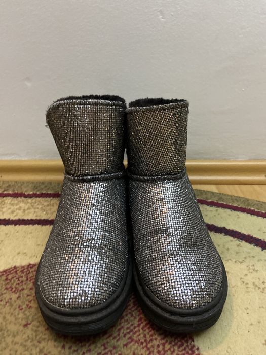 Ugg-uri cu sclipici