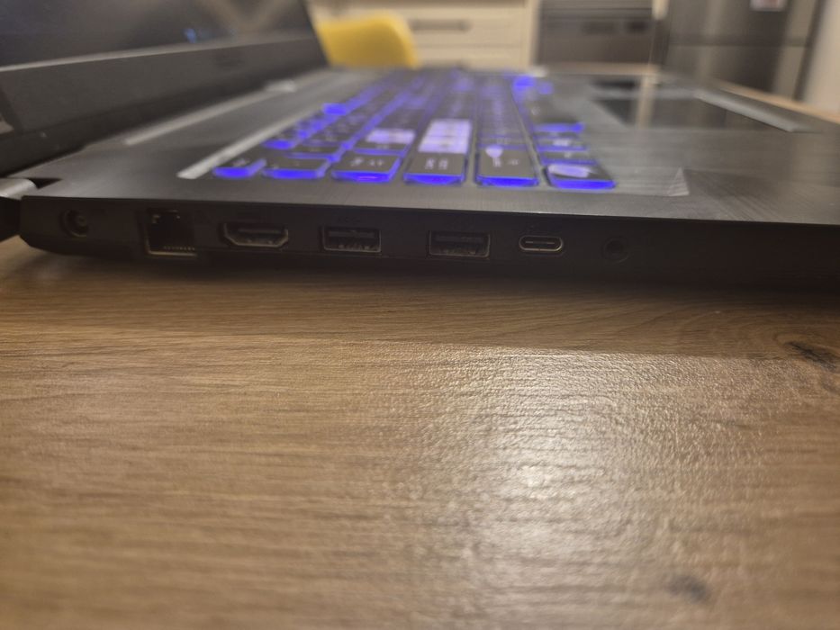 Vând laptop ASUS TUF A17