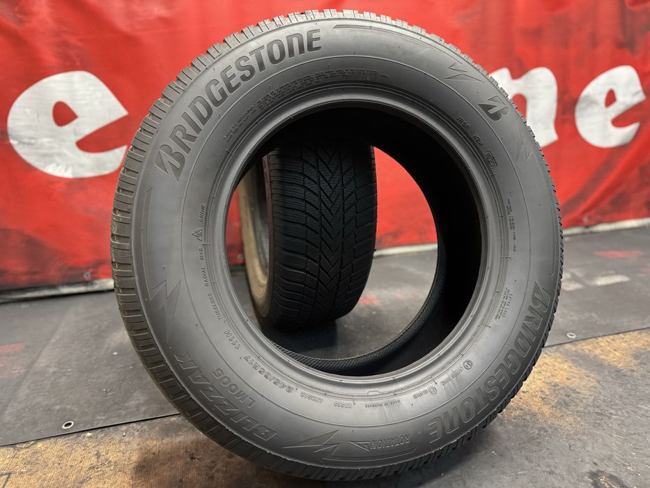 245 65 17, Зимни гуми, Bridgestone BlizzakLM005, 2 броя