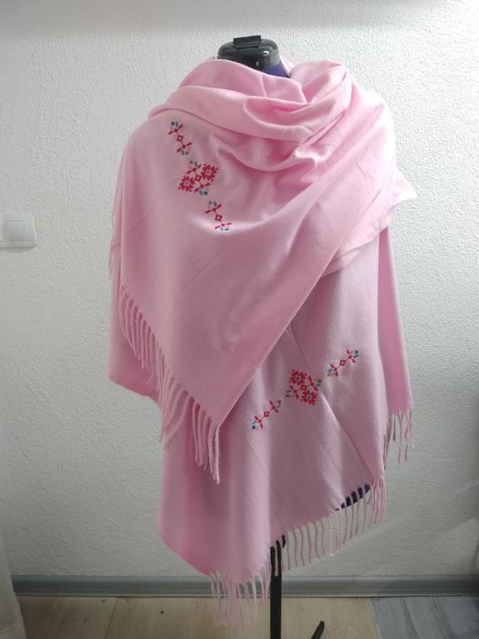 Кашмирени бродирани шалчета