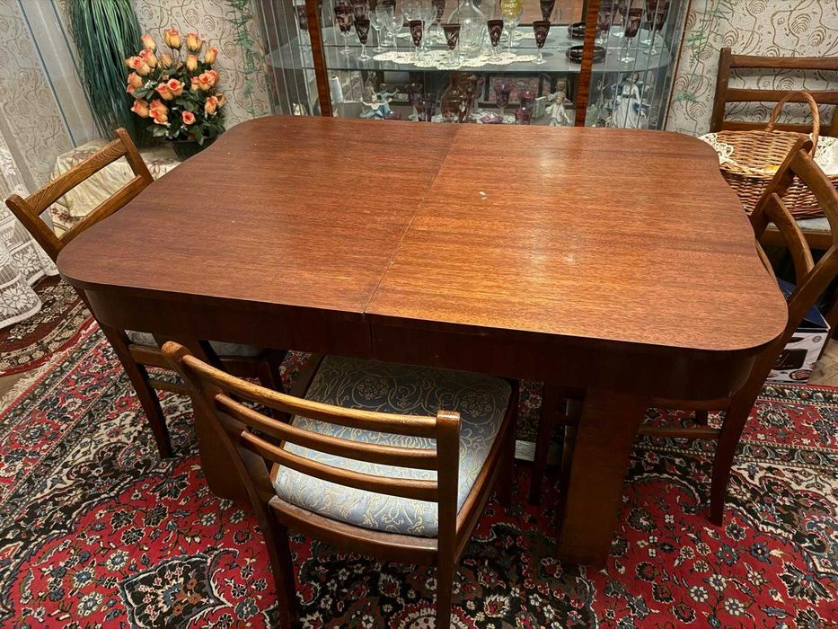 Masa extensibila lemn masiv cu 4 scaune