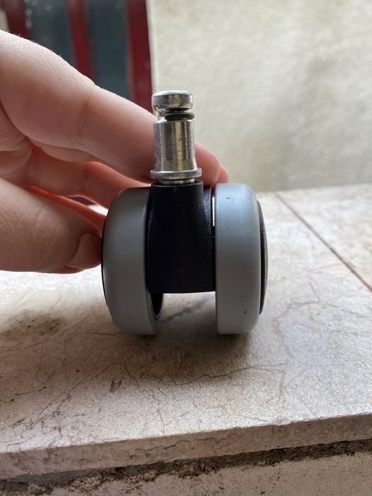 vand roti pretul este de 6 lei bucata, negociabil