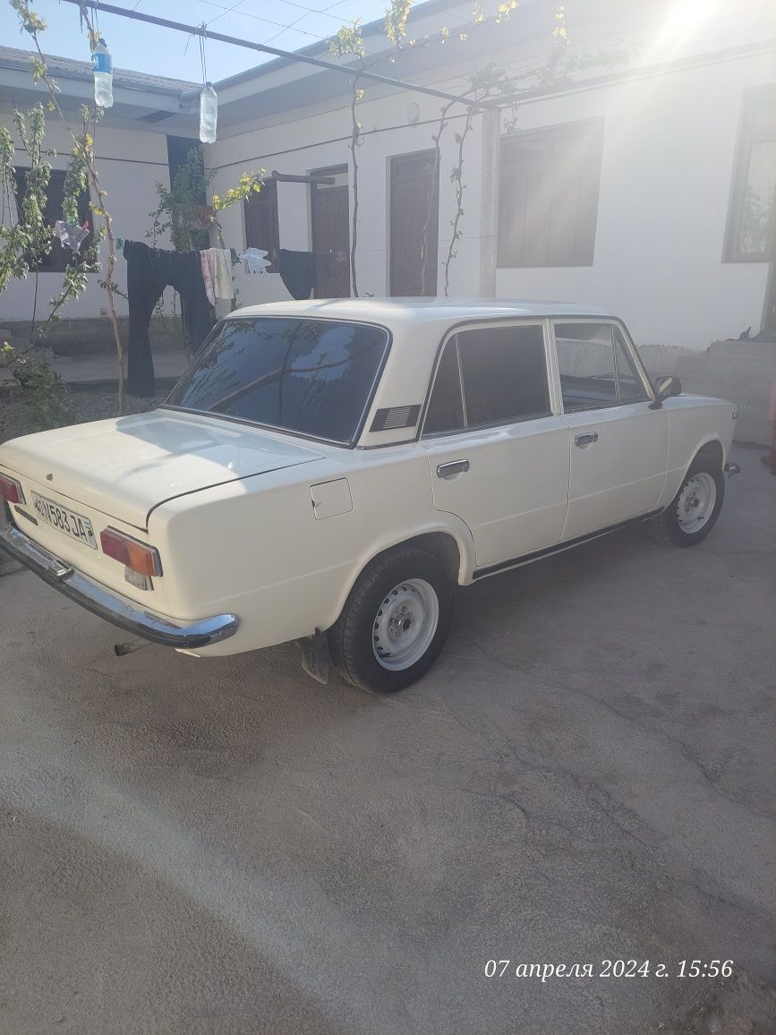 Vaz 2101 sotiladi