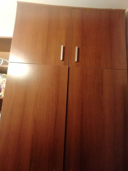 Спалня със скрин ,гардероб ,колона и шкаф