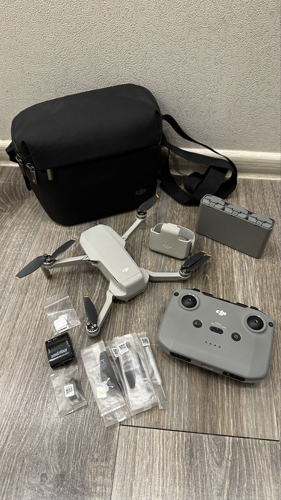 Продам дрон DJI mini 2 Combo kit