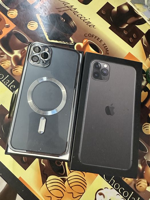 Vand iPhone 11 Pro max 64 GB 90% batt!! Impecabill