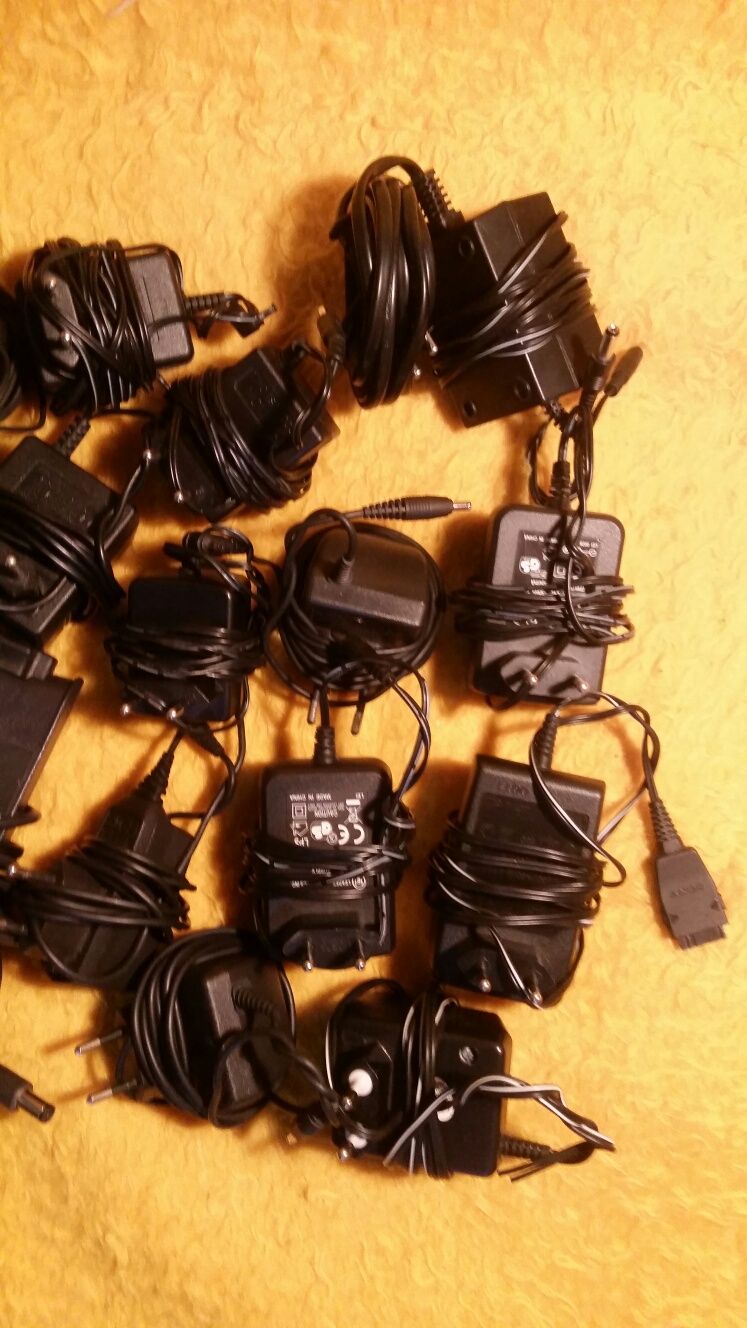 Alimentator - diferite tensiuni 3.7v-19.5v de la 20 lei