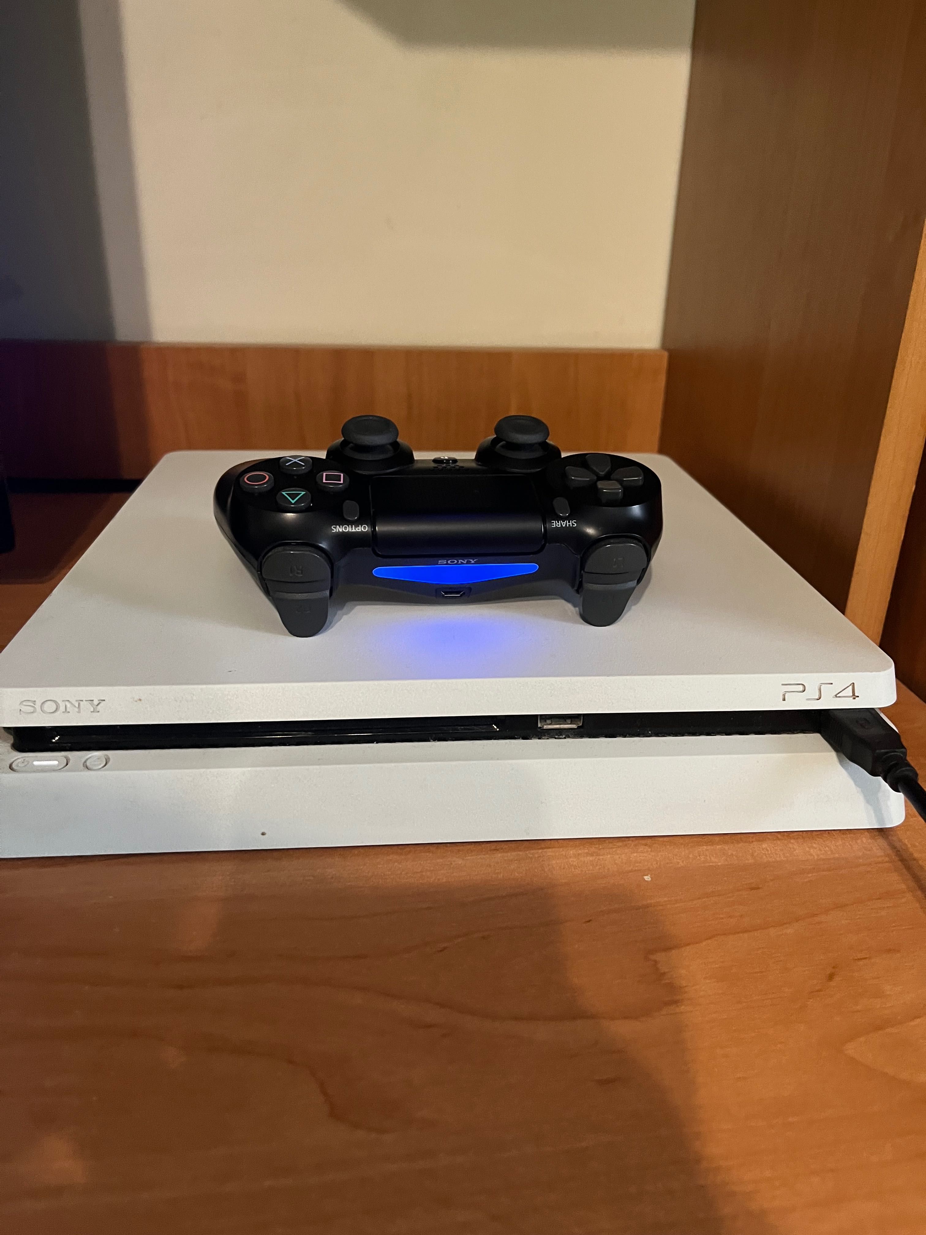 PS4 slim с FC24 и Fortnite!