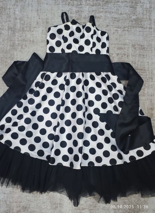 Шикарное платье на девочку 7-10 лет