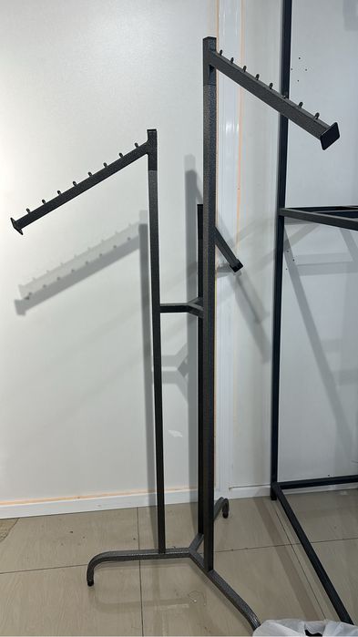 Торогове оборудование для бутика одежды