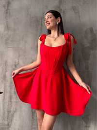 Червена рокля с корсет и панталонки