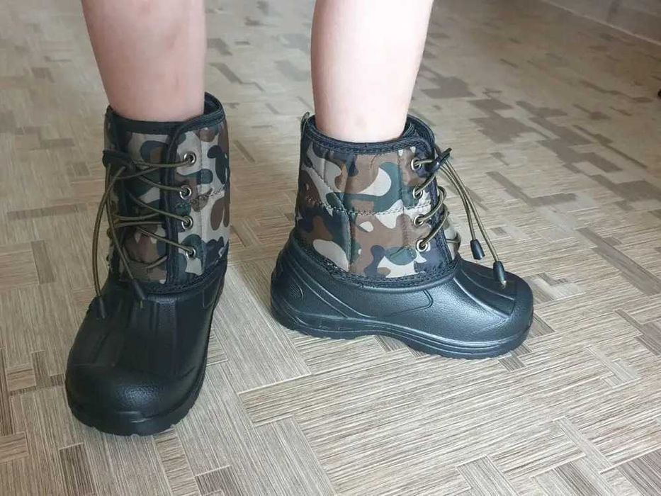Сапожки на мальчика непромокайки на снегокашу на 5-7 лет.