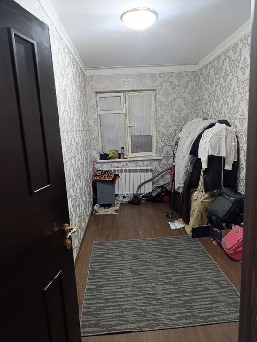 Qarshi shaxar Poytaxt choyxona roʻparasida 1-etaj 2xonali uy sotiladi