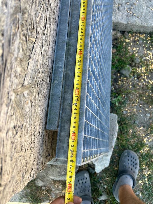 Gratare zincate, Scari metalice