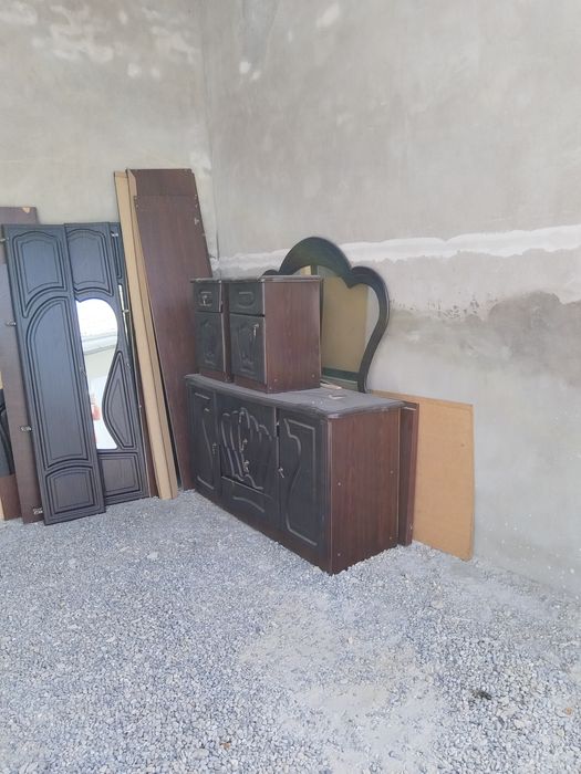Spalniy garnitur va har hil turdagi mebellar Sotiladi