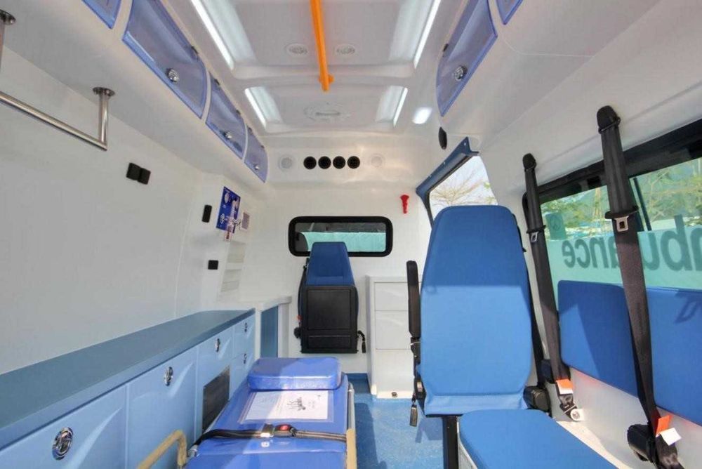 Ford Transit T8 EV Ambulance электрическая машина скорой помощи/406 КМ